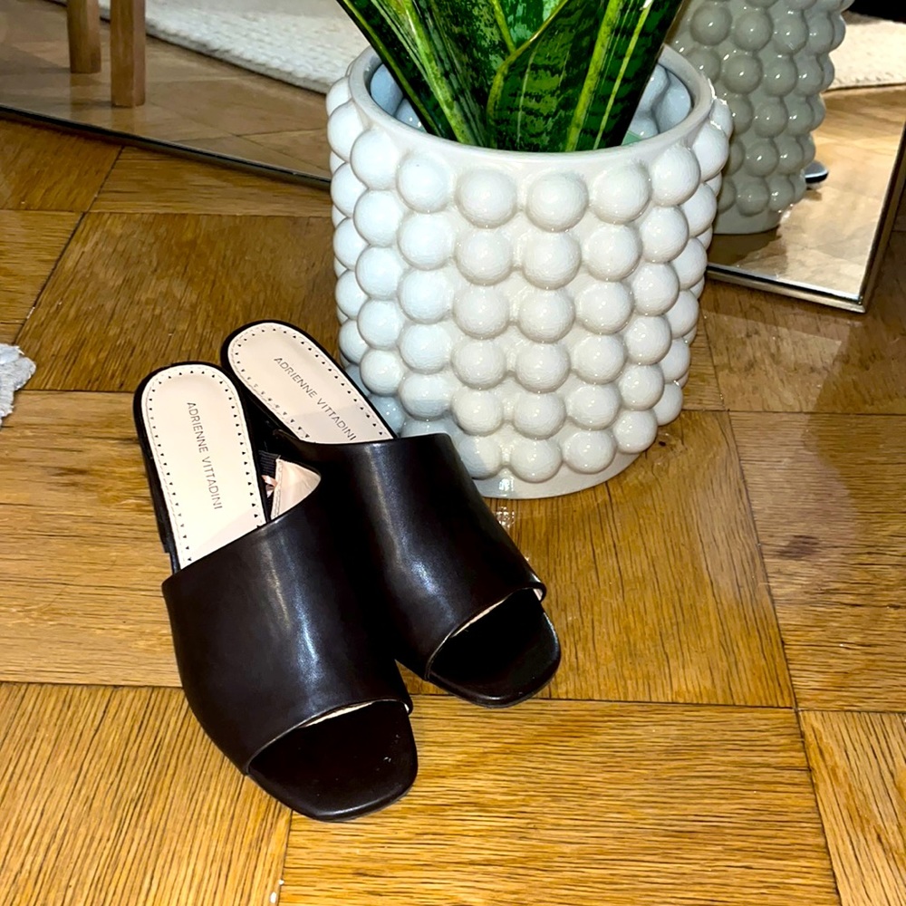 Adrienne Vittadini Albi Mules